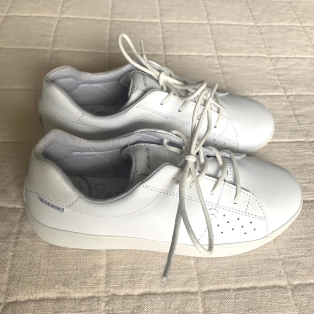 NWOT Stride Rite Kids Made 2 Play White Leather Sneakers‎ Size 2W
